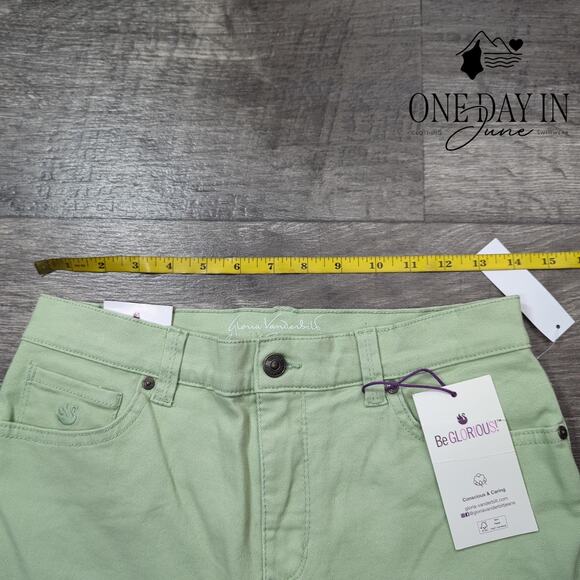 Gloria Vanderbilt Bermuda Denim Shorts Size 4 - Picture 3 of 7